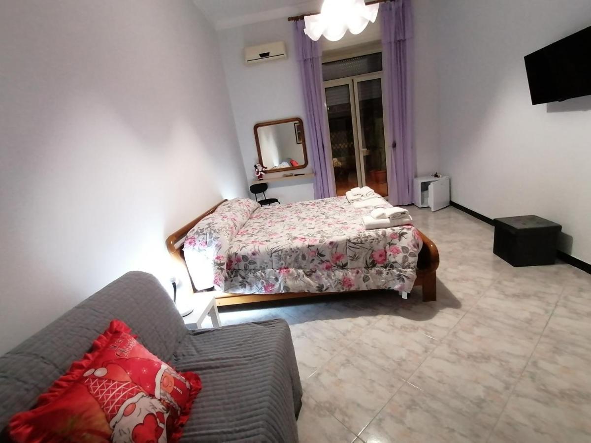 Aurora E Dad Naples Center B&B Bagian luar foto