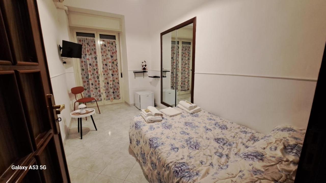 Aurora E Dad Naples Center B&B Bagian luar foto